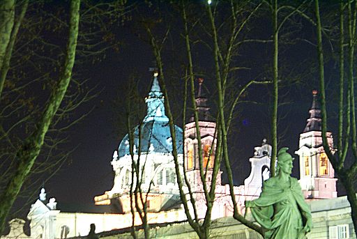 Catedral de la Almudena at night